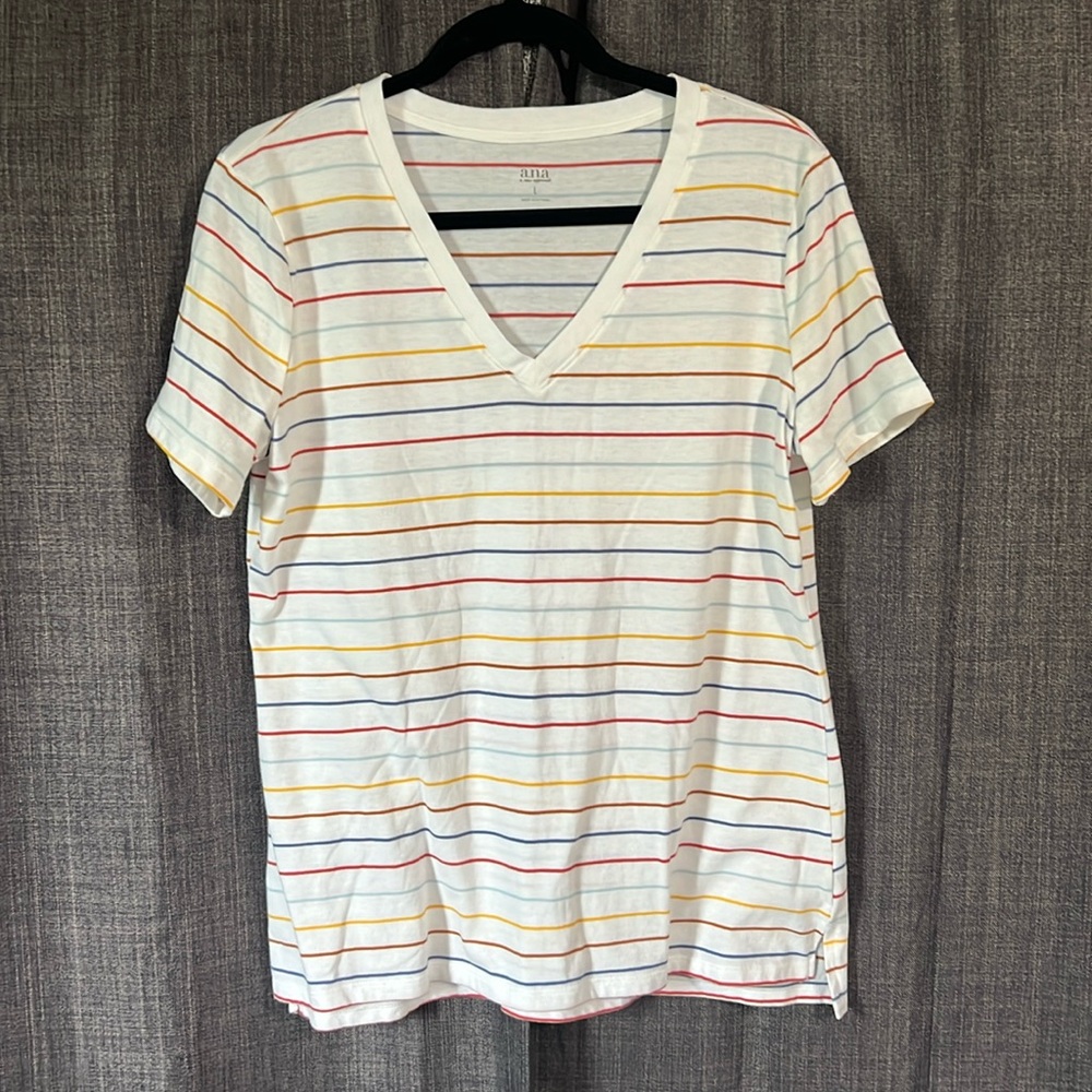 Ana a new approach white vneck tshirt size large